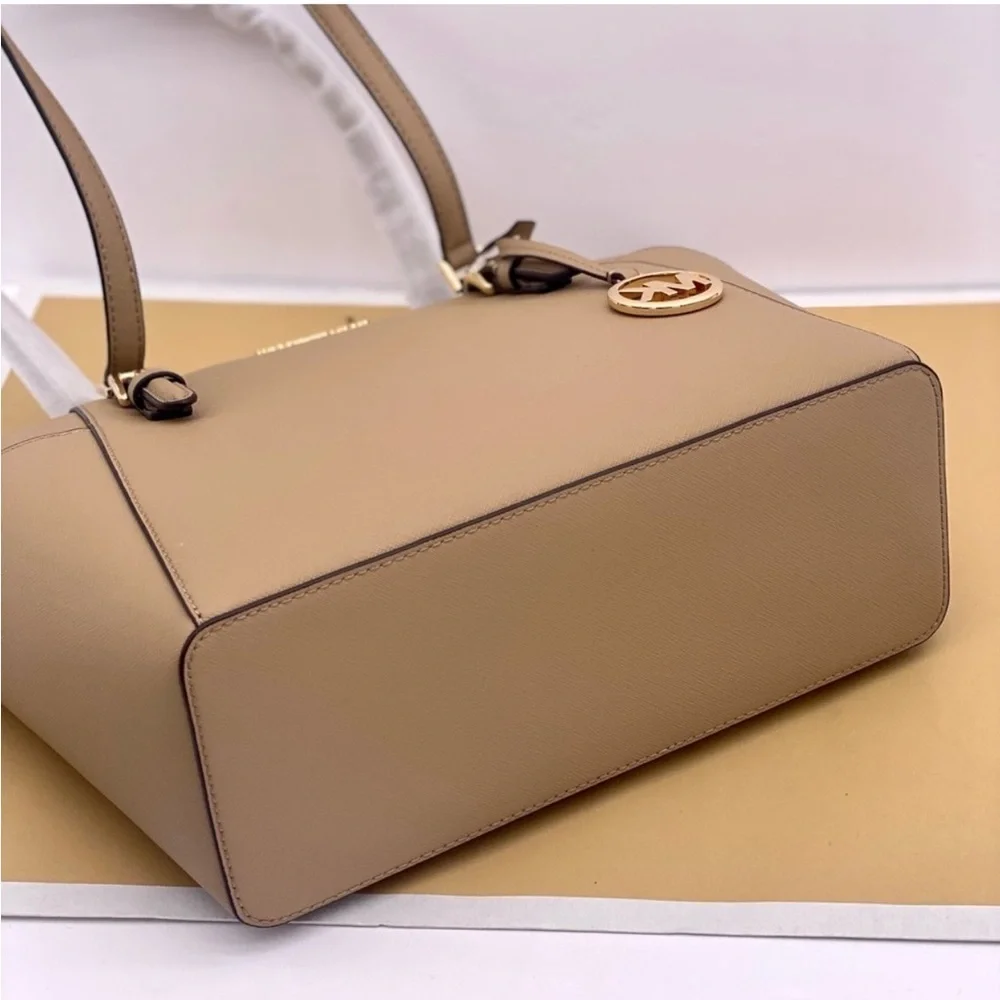 MICHAEL KORS CHARLOTTE LARGE TOP ZIP TOTE CAMEL COLOR